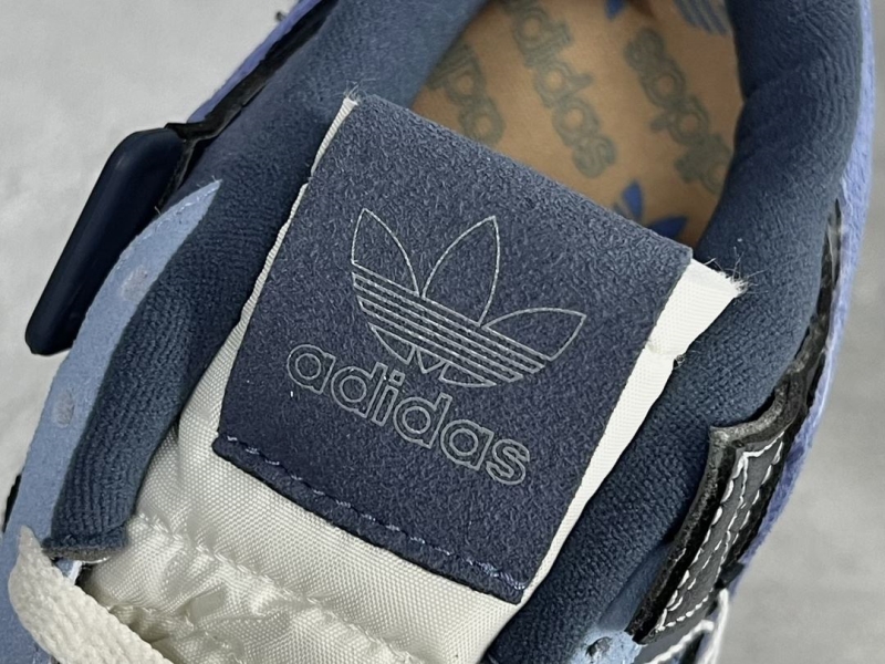 Adidas Sneakers